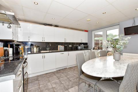33 Farm Holt, New Ash Green, Longfield, DA3 8QA