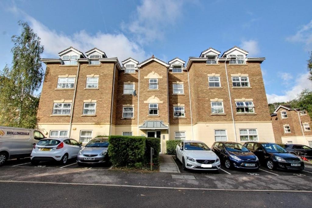 Heath Road, Haywards Heath, RH16 2 bed flat for sale £250,000