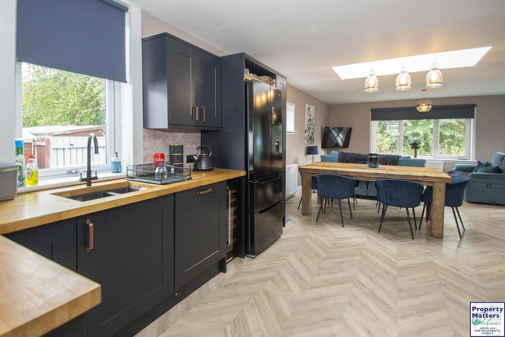 Linfern Avenue East, Kilmarnock, KA1 2 bed semidetached bungalow £