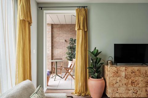 2 bedroom property for sale, The Auria, Portobello Road, London, W10 5NN