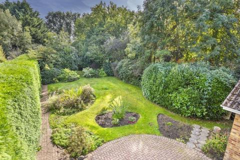 23 Oak Tree Close, Virginia Water, GU25 4JF