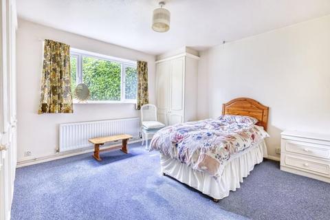 23 Oak Tree Close, Virginia Water, GU25 4JF