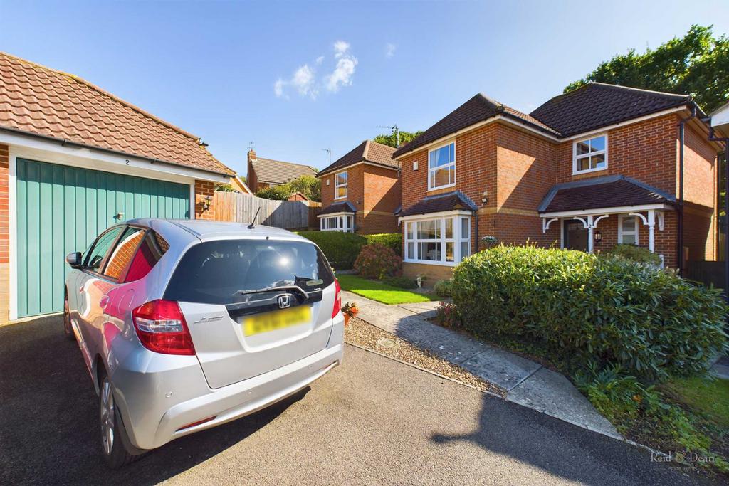 Shipley Mill Close, Pevensey 3 bed detached house for sale £375,000