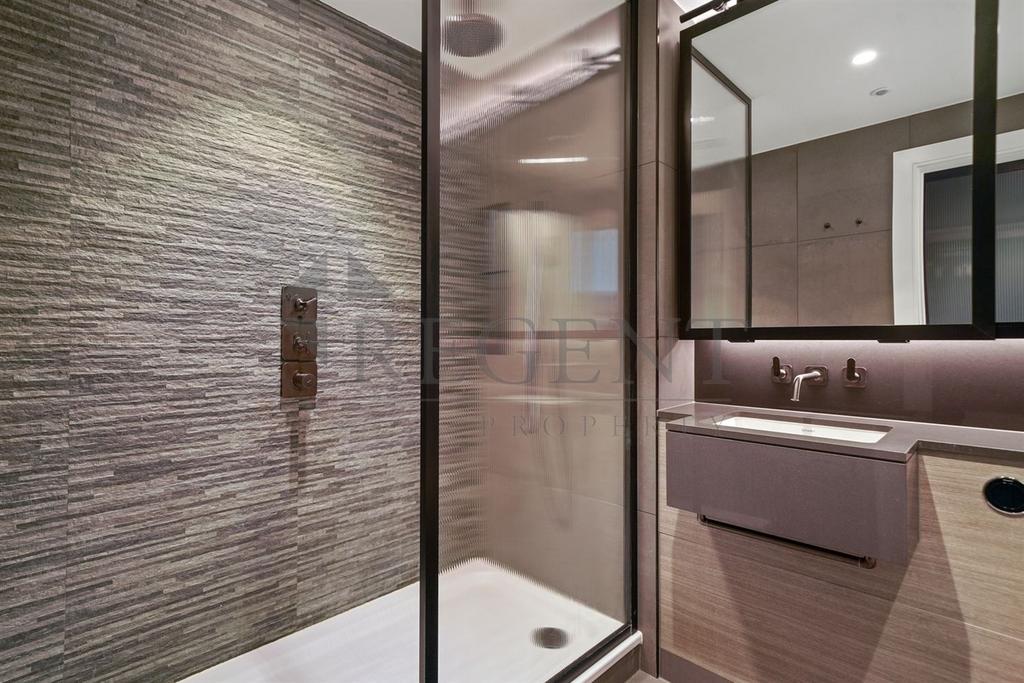 Main ensuite