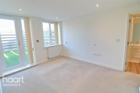 Flat 10, The Grove Headley Road, Grayshott, Hindhead, GU26 6LE