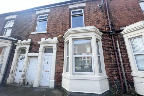 4 bedroom terraced house to rent, Brackenbury Road Preston PR1 7UP