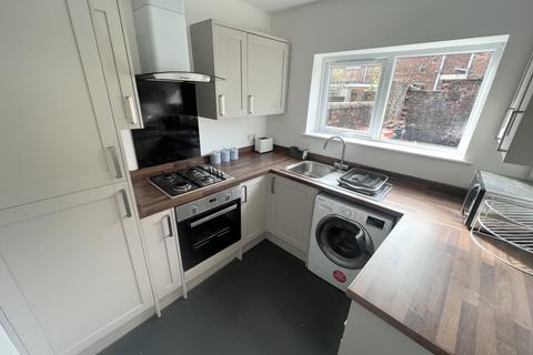 4 bedroom terraced house to rent, Brackenbury Road Preston PR1 7UP