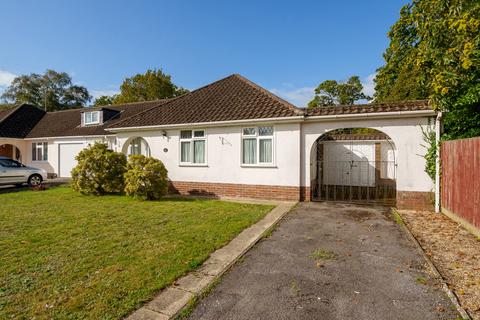 2 bedroom bungalow for sale, Moorhill Gardens, Thornhill Park, Southampton, Hampshire, SO18