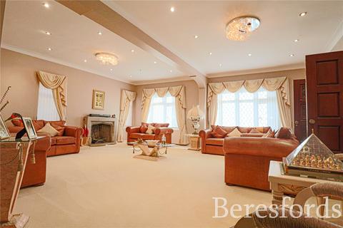7 bedroom detached house for sale, Burntwood Avenue, Hornchurch, RM11