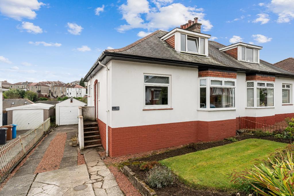 Netherpark Avenue, Netherlee, East Renfrewshire, G44 3XW 4 bed semi