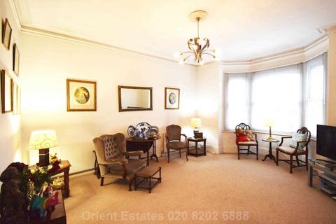 4 bedroom flat for sale, Station Road, London