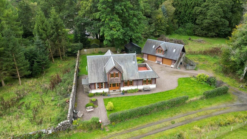 Gilmerton, Crieff, Perthshire, PH7 3 bed detached house £2,400 pcm (£
