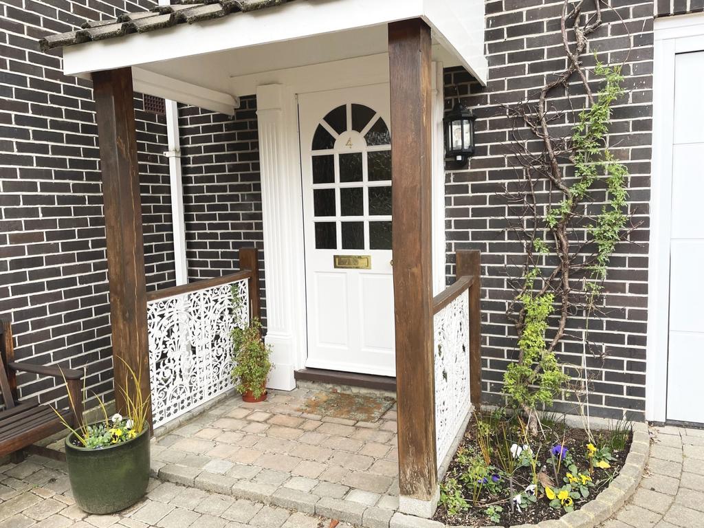 4 Acacia Road Porch