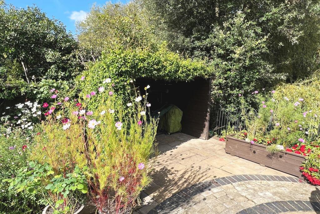 4 Acacia Road Shelter