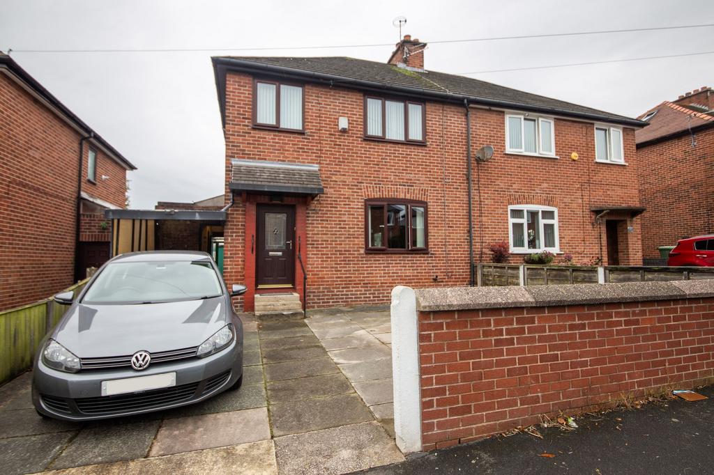 Queens Drive, NewtonLeWillows, WA12 3 bed semidetached house for sale £150,000