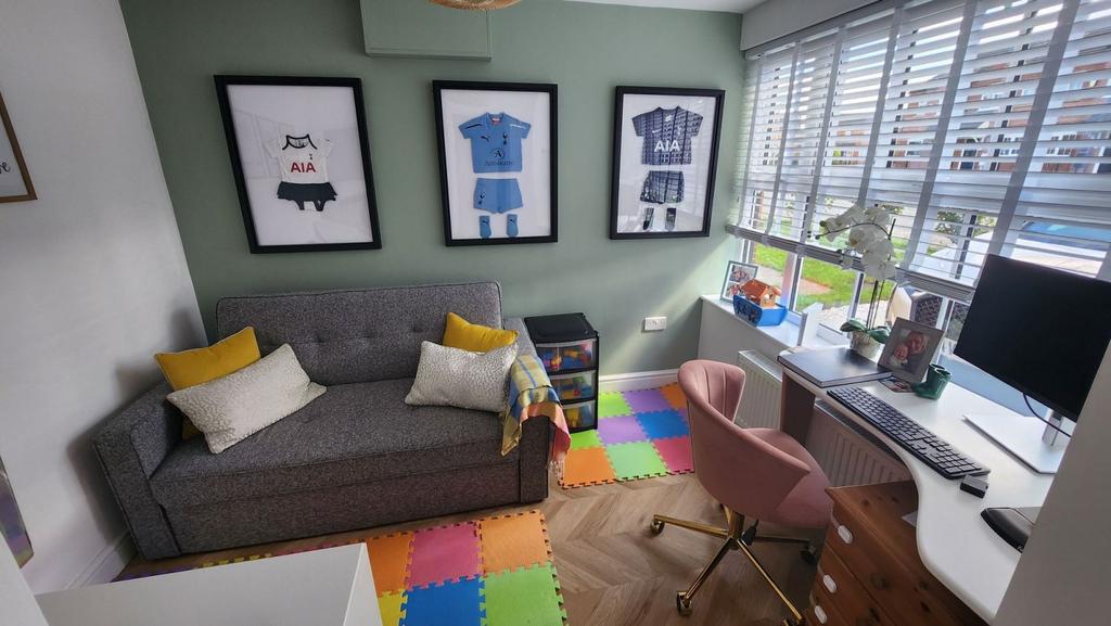 Playroom/office