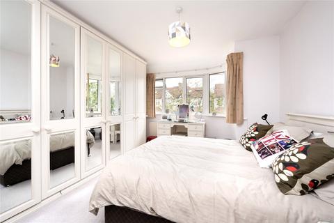 20 Holmwood Grove, London, NW7 3DT