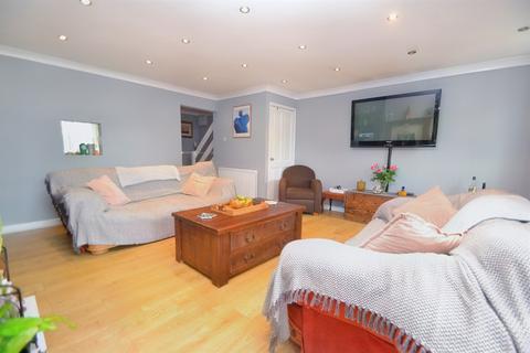 15 Dacombe Drive, Poole, BH16 5JH