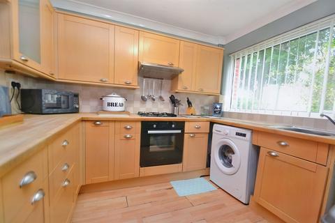 15 Dacombe Drive, Poole, BH16 5JH