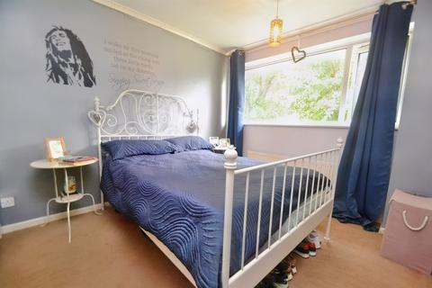 15 Dacombe Drive, Poole, BH16 5JH