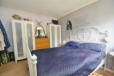 15 Dacombe Drive, Poole, BH16 5JH