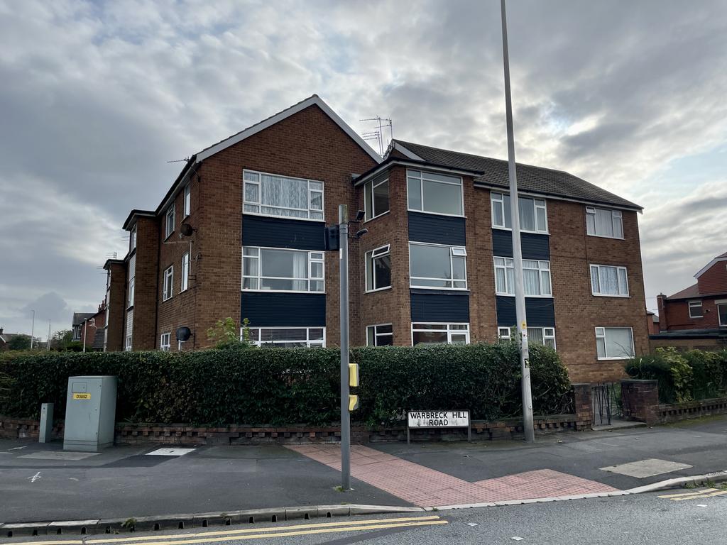Warbreck Hill Road, Blackpool FY2 2 bed flat for sale £84,950
