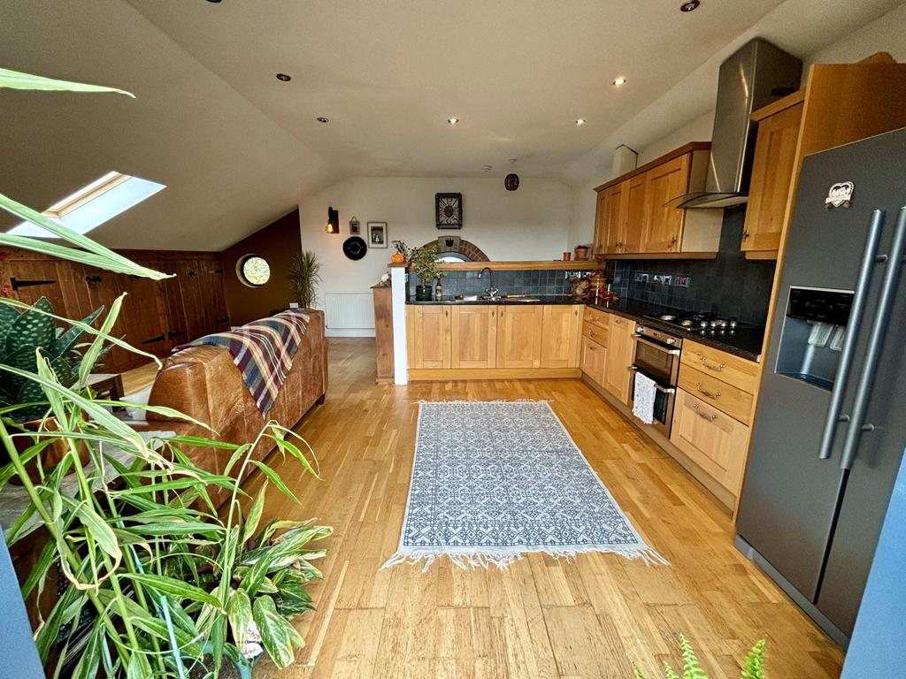 John Street, Neyland, Milford Haven, Pembrokeshire, SA73 2 bed semi