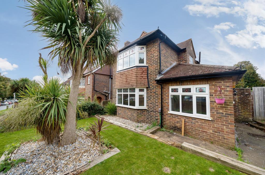 Holmes Avenue, Hove, East Sussex, BN3 5 bed detached house £3,000 pcm