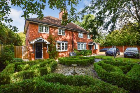 2 bedroom semi-detached house to rent, Windlesham, Surrey, GU20, GU20