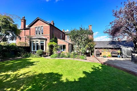 5 bedroom end of terrace house for sale, Marlborough Gardens, Carlisle CA3