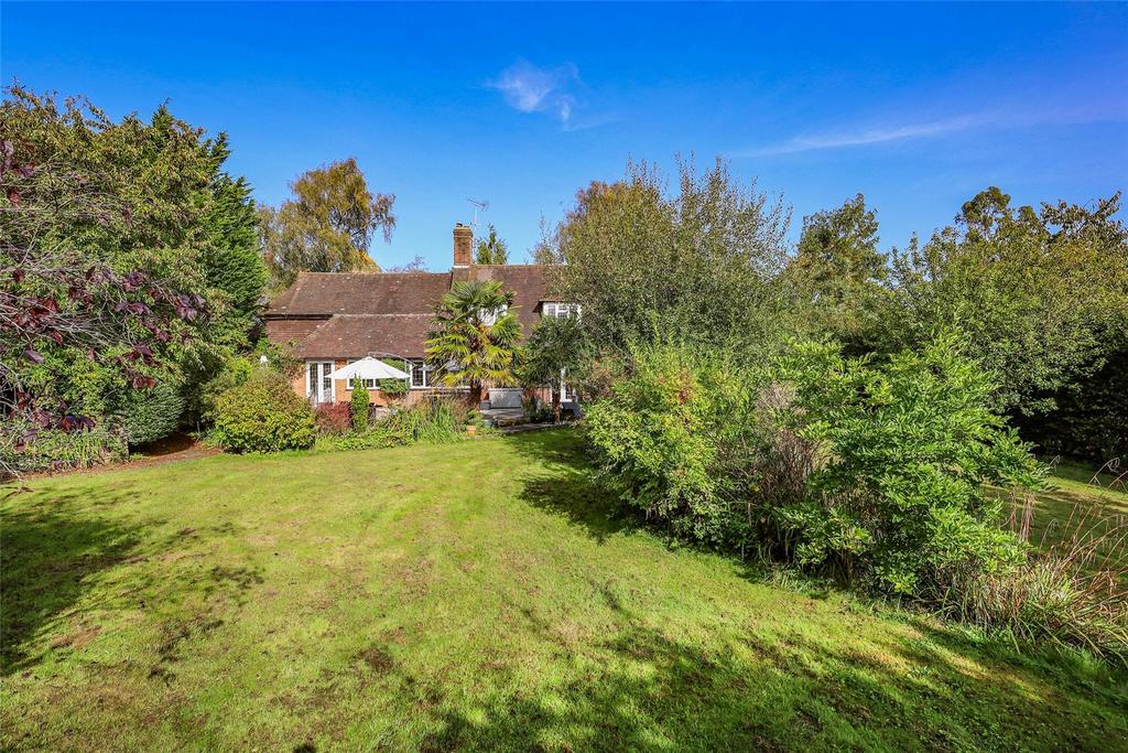 Station Road, Liss, Hampshire, GU33 5 bed detached house for sale £