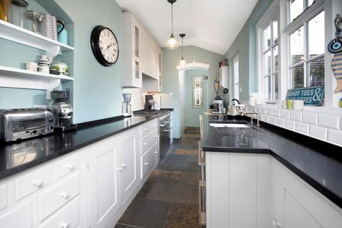 25 Higher Shapter Street, Topsham, Exeter, EX3 0AW