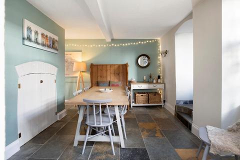 25 Higher Shapter Street, Topsham, Exeter, EX3 0AW