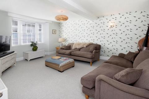 25 Higher Shapter Street, Topsham, Exeter, EX3 0AW