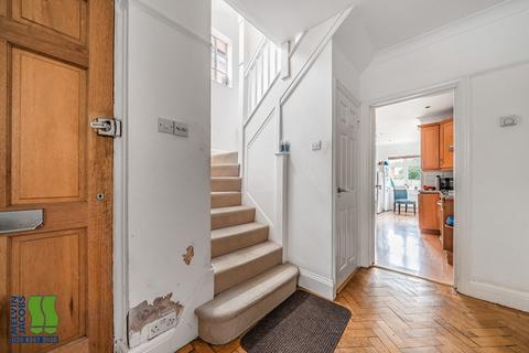 4 bedroom semi-detached house for sale, Fairview Way, Edgware, Greater London. HA8 8JF