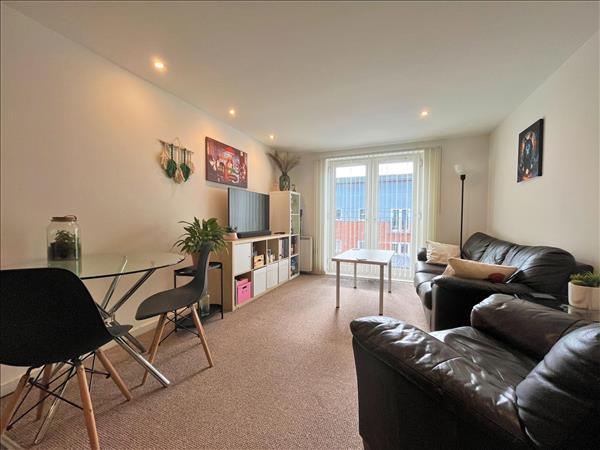 2 bedroom Flat for sale