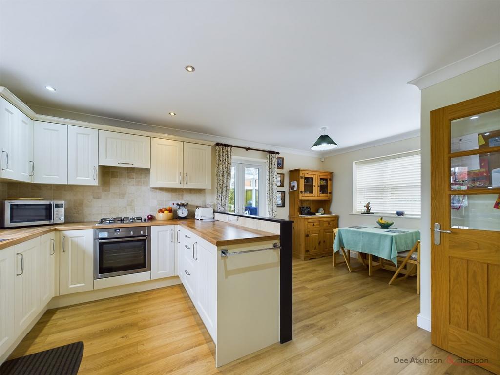 Kitchen/Dining Area
