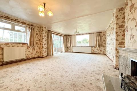 4 bedroom semi-detached house for sale, Roundel Close, Teynham