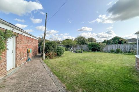 4 bedroom semi-detached house for sale, Roundel Close, Teynham