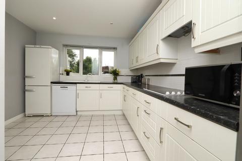 18 Howley Close, Irlam, Manchester, M44 6RY