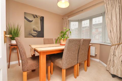 18 Howley Close, Irlam, Manchester, M44 6RY