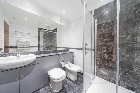 2 bedroom apartment to rent, Bulstrode Court, Gerrards Cross, SL9