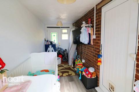 38 Petten Grove, Orpington, BR5 4PU