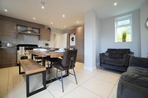 1 bedroom in a house share to rent, Selby Road, Whitkirk, Leeds, LS15