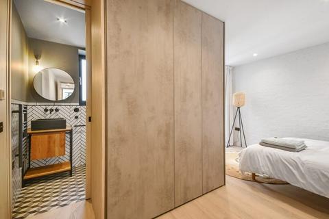 Flat 1, 93 Hackney Road, London, E2 8ET