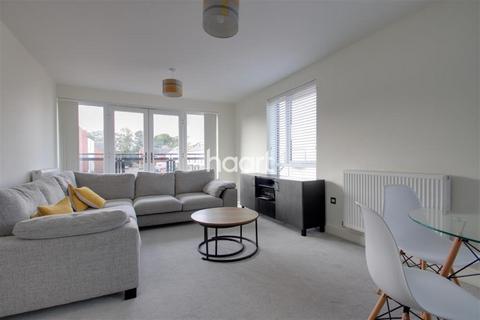 2 bedroom flat to rent, Cambridge House, Somerset Close