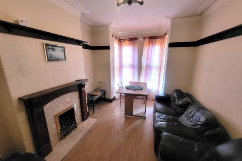 4 bedroom terraced house for sale, Conway Drive, Leeds LS8