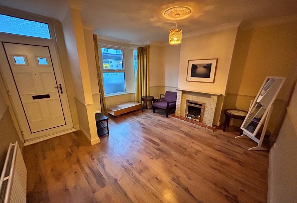 Rochester Avenue, Rochester, Kent 2 bed terraced house £1,150 pcm (£