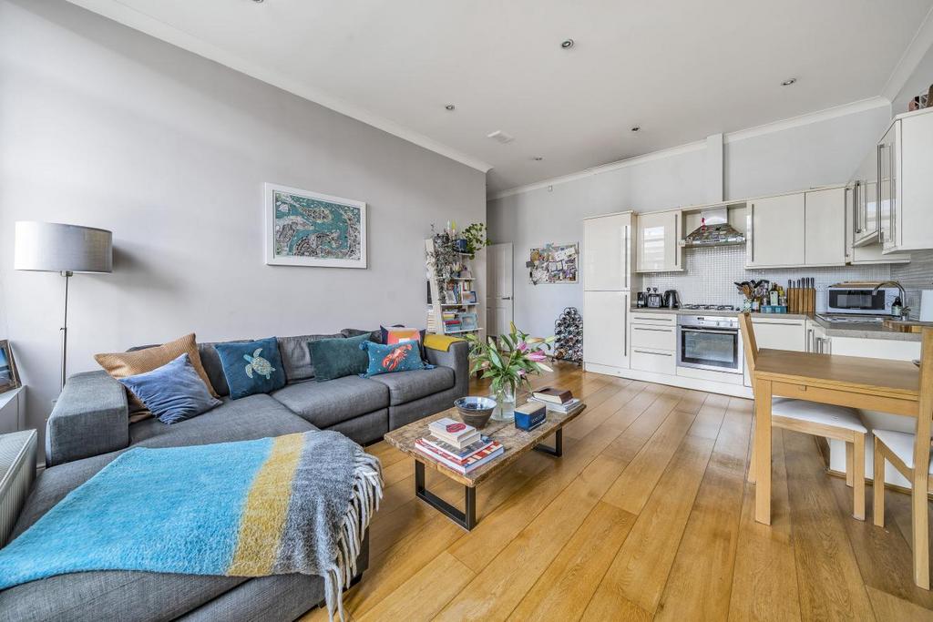 Brixton Road, Brixton 2 bed flat for sale £440,000