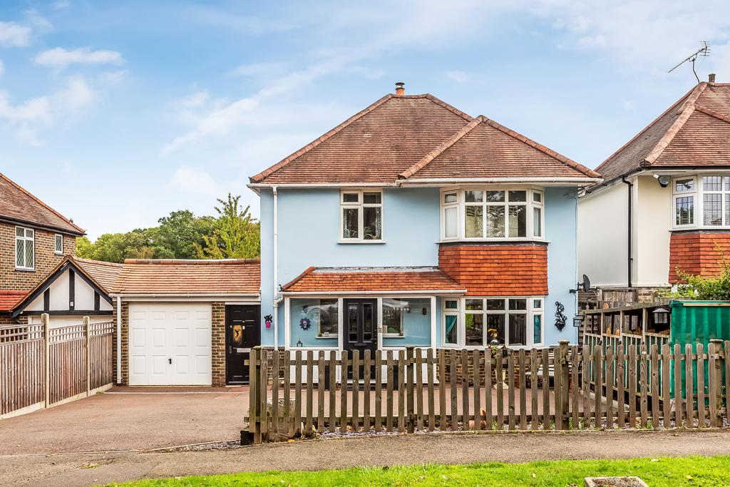Kennel Lane, Fetcham, Leatherhead, Surrey, KT22 3 bed detached house